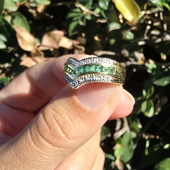 14k Emerald Diamond Chevron Ring - Picture 3 of 5